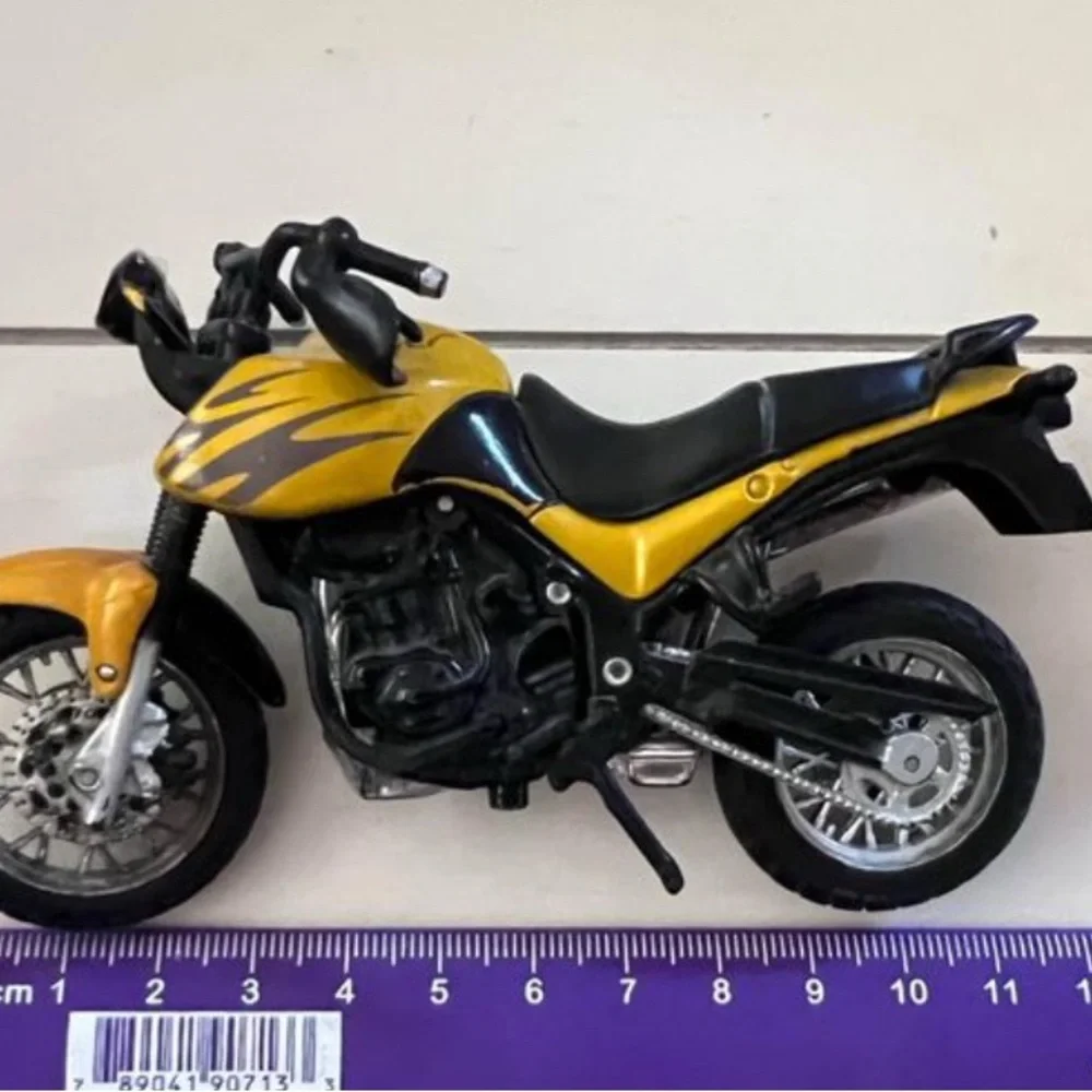 TOYS Motorcycle Models   Collect, Display or Play With Includes 7 Cycles